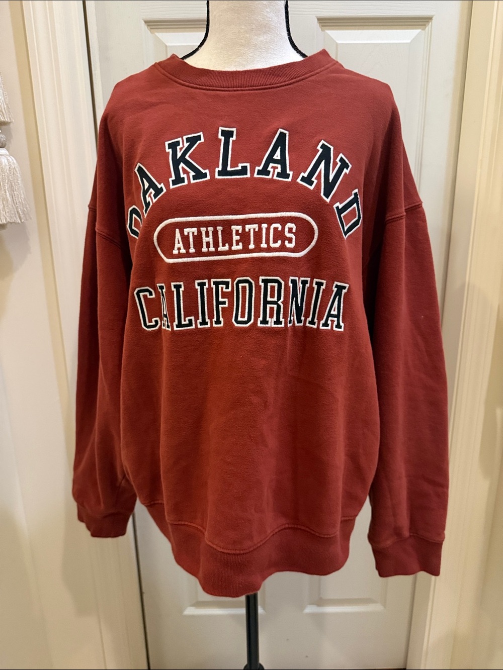 Aeropostale Rust Red Oakland California Crewneck Sweatshirt